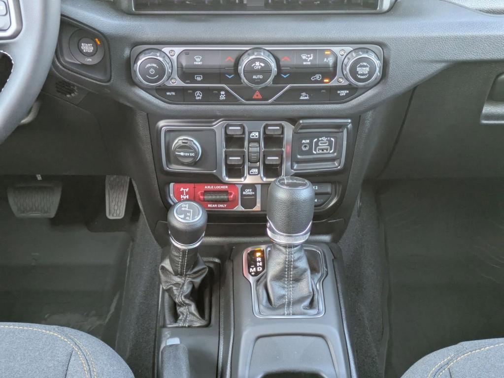 new 2025 Jeep Gladiator car, priced at $41,427