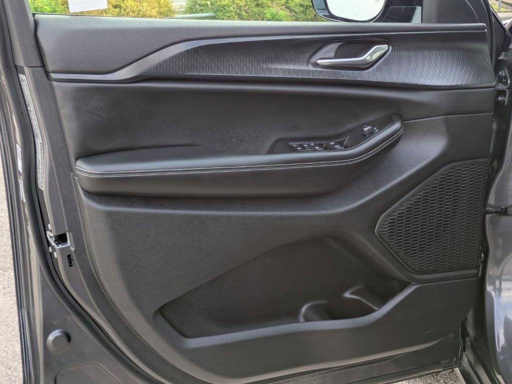 used 2025 Jeep Grand Cherokee L car, priced at $40,149
