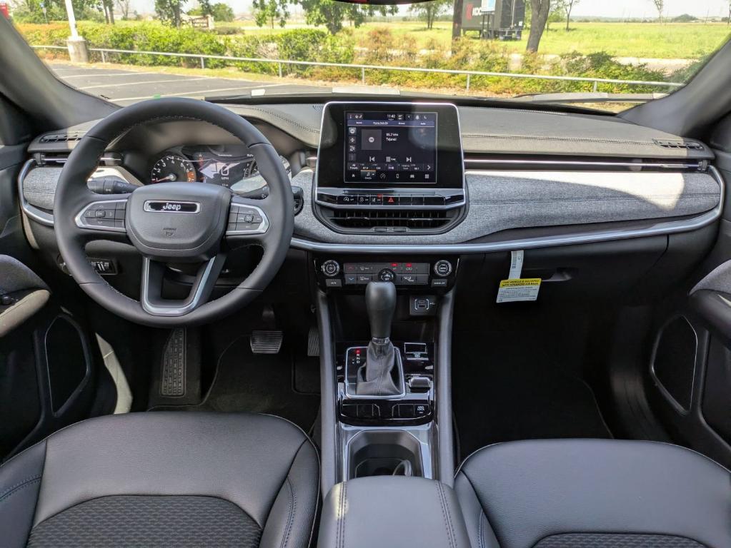 new 2025 Jeep Compass car, priced at $25,013