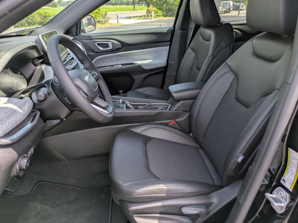 new 2025 Jeep Compass car, priced at $25,013