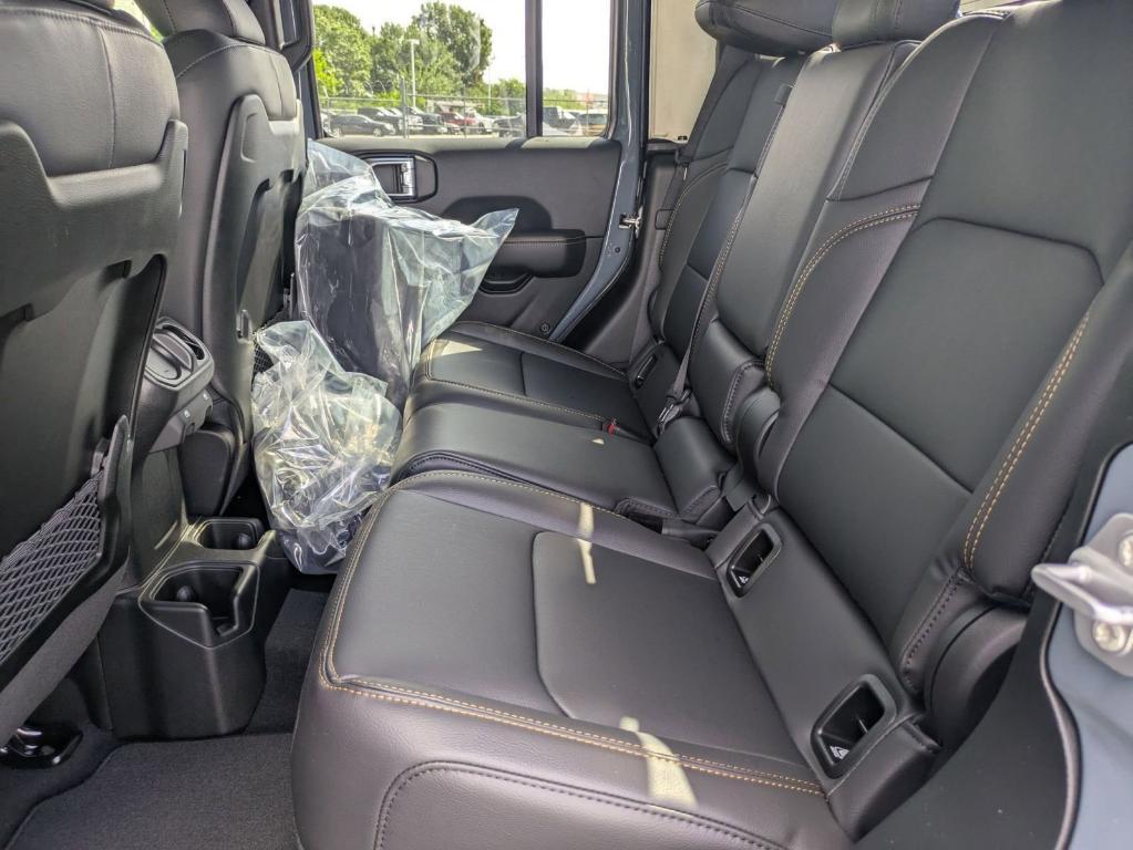 new 2025 Jeep Gladiator car, priced at $39,854