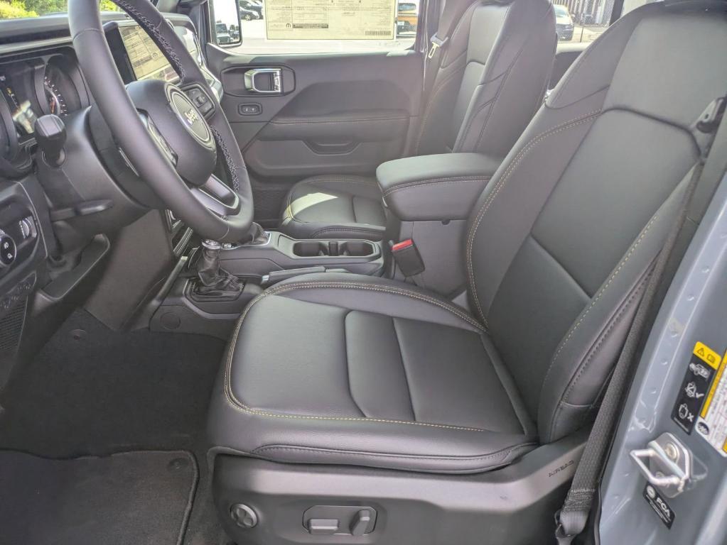 new 2025 Jeep Gladiator car, priced at $39,854