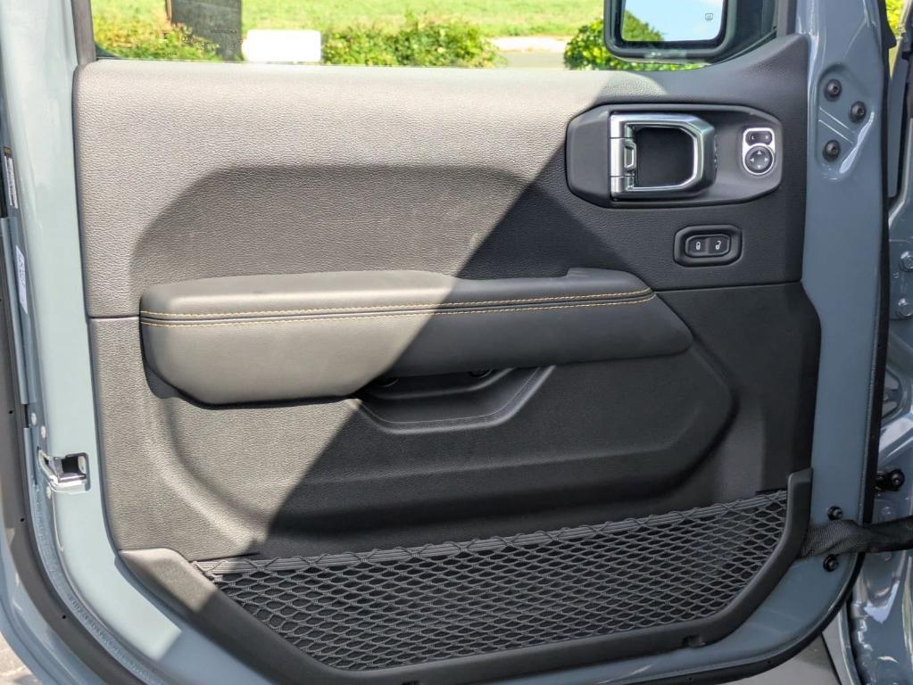 new 2025 Jeep Gladiator car, priced at $39,854