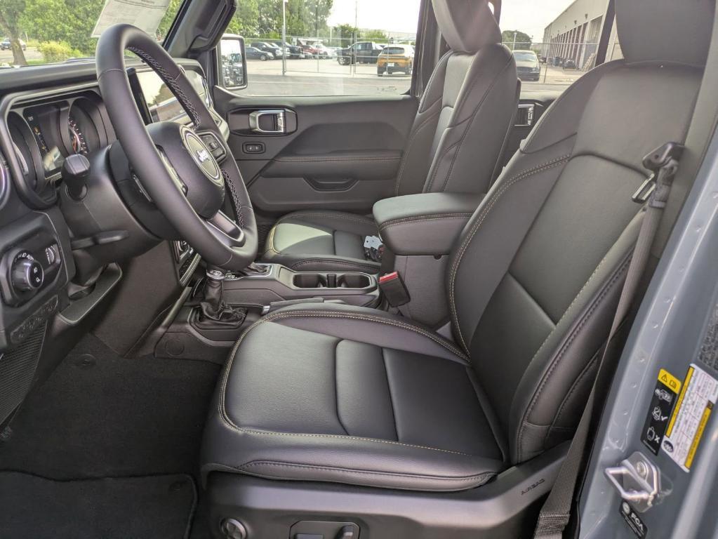 new 2025 Jeep Gladiator car, priced at $39,854