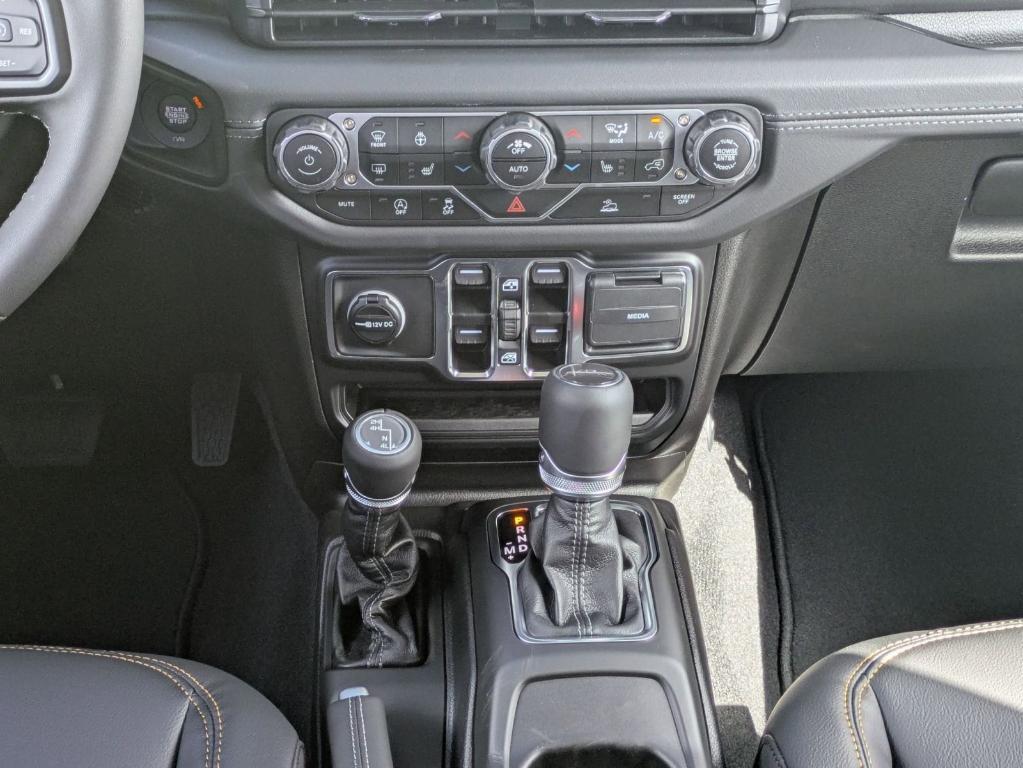 new 2025 Jeep Gladiator car, priced at $39,854