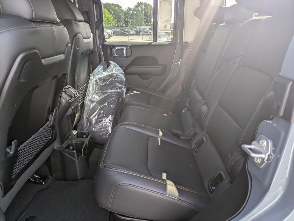 new 2025 Jeep Gladiator car, priced at $39,854