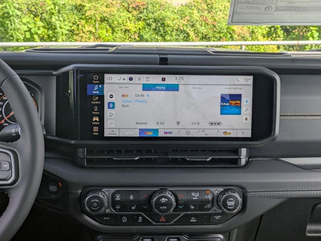 new 2025 Jeep Gladiator car, priced at $39,854