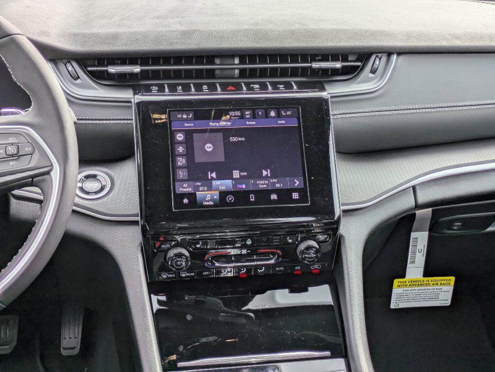 new 2025 Jeep Grand Cherokee car, priced at $37,384