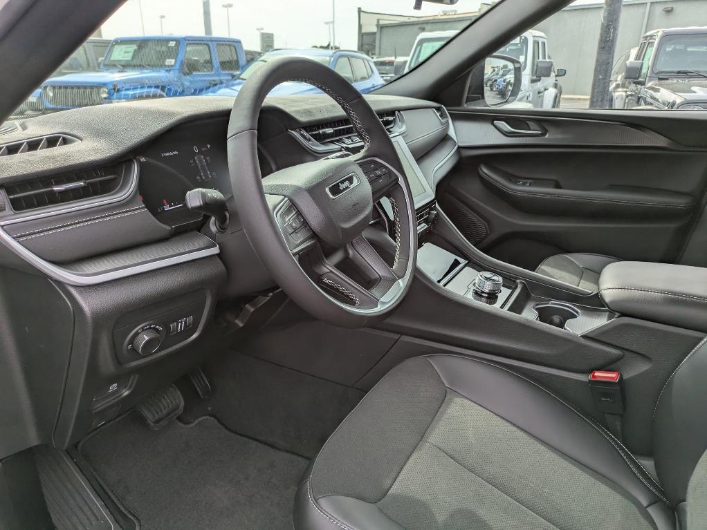 new 2025 Jeep Grand Cherokee car, priced at $37,384