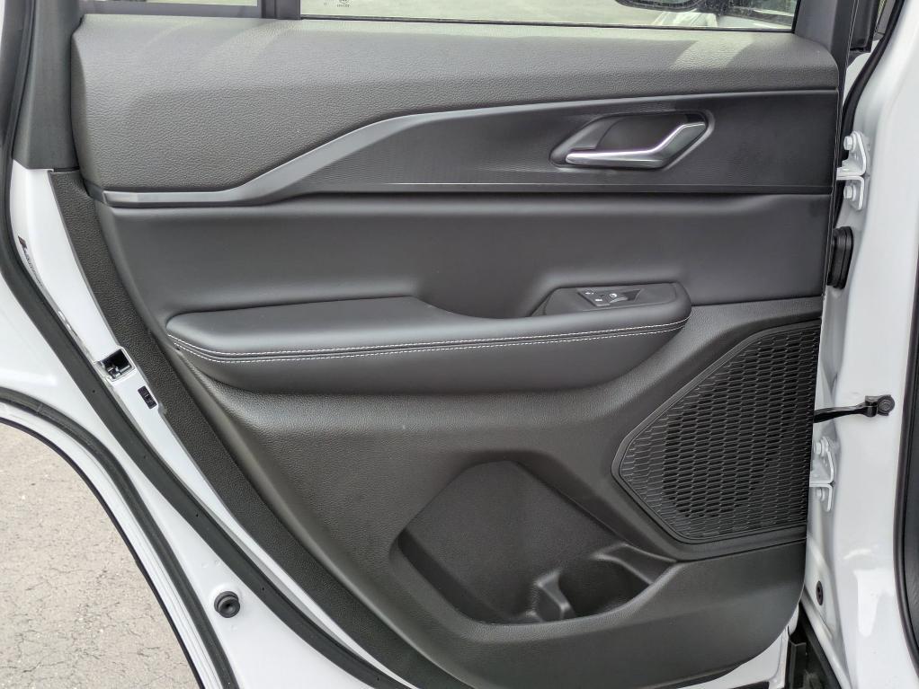 new 2025 Jeep Grand Cherokee car, priced at $38,030