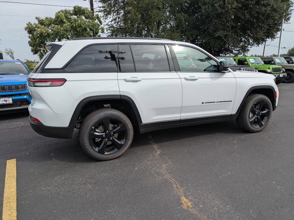 new 2025 Jeep Grand Cherokee car, priced at $37,384