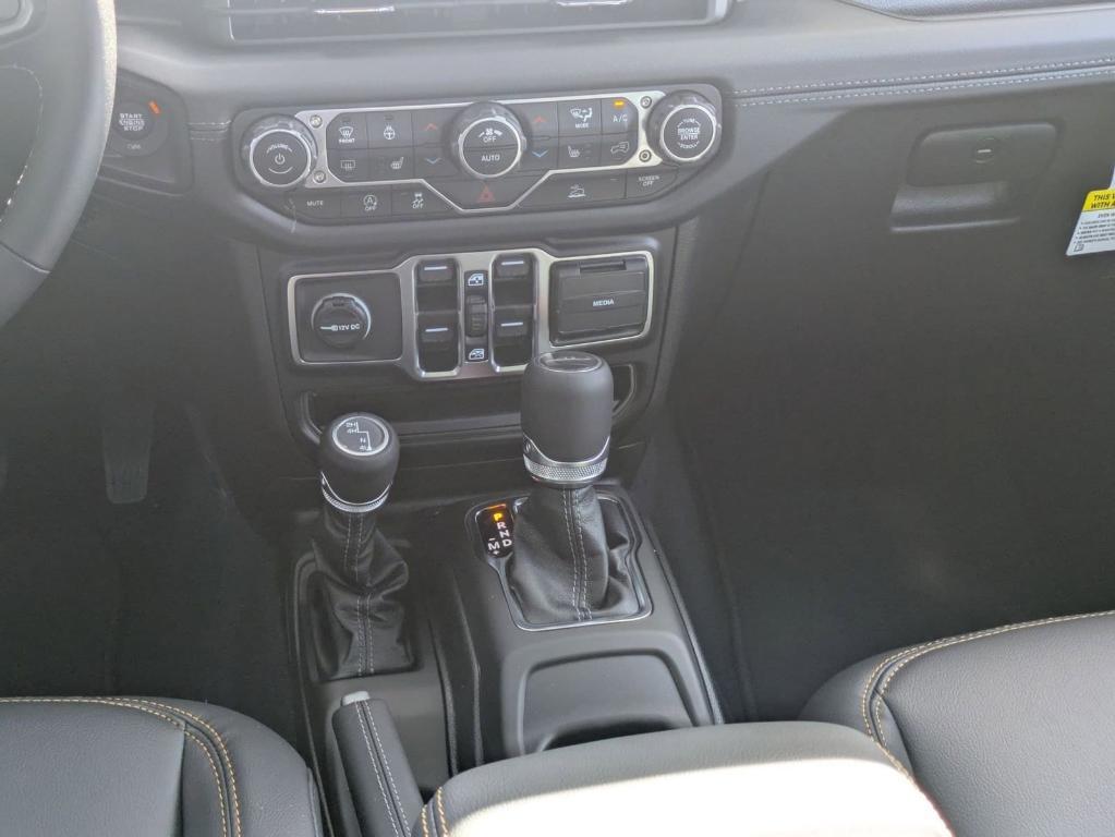 new 2025 Jeep Gladiator car, priced at $39,854