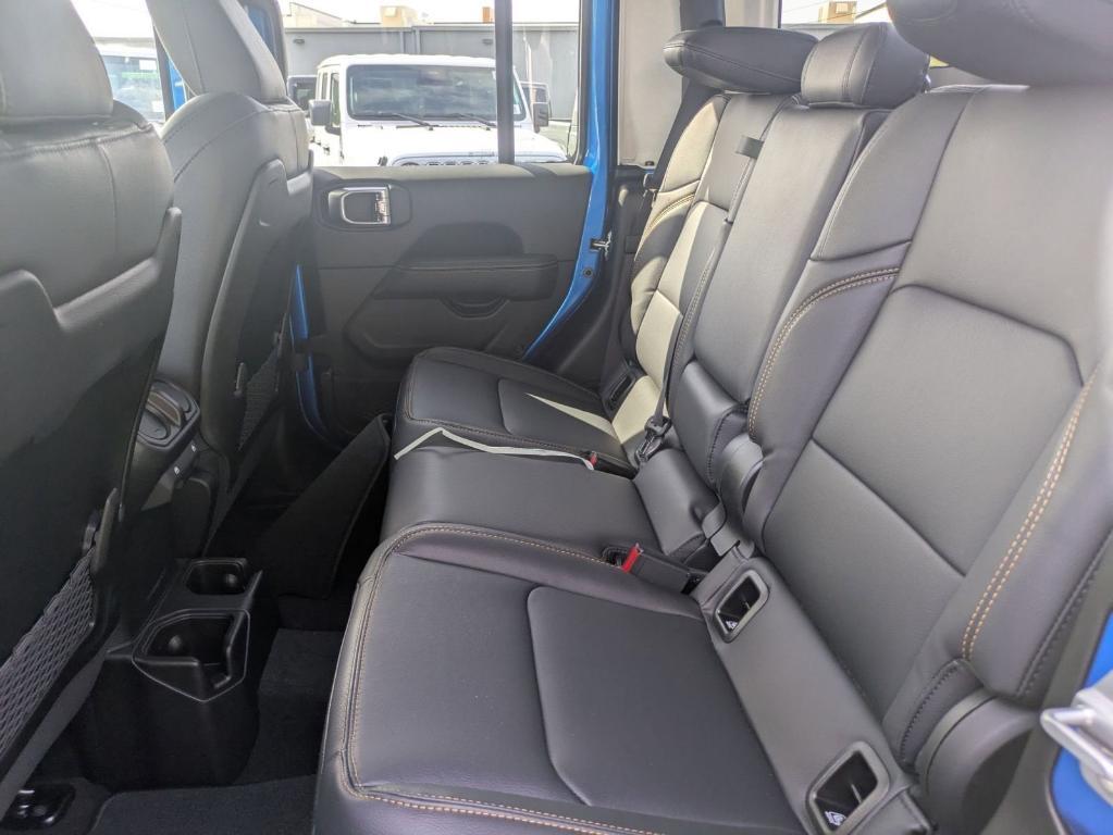 new 2025 Jeep Gladiator car, priced at $39,854