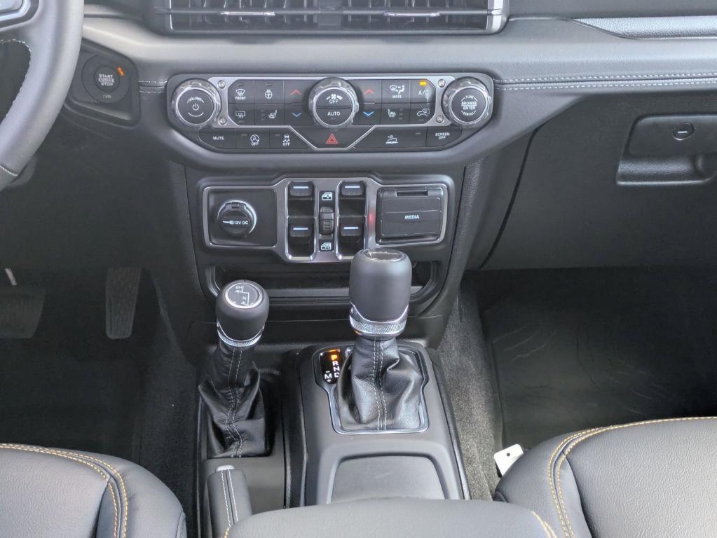 new 2025 Jeep Gladiator car, priced at $40,679