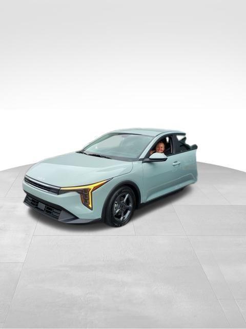 used 2025 Kia K4 car