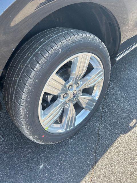 new 2024 Ford Expedition car, priced at $82,117