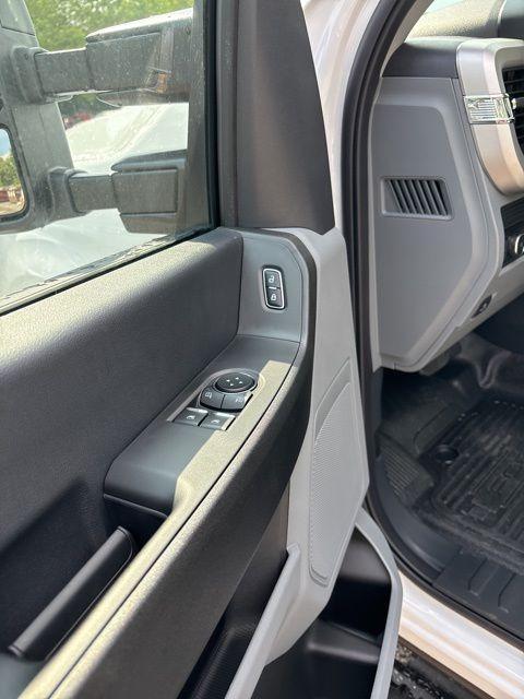 new 2024 Ford F-250 car, priced at $43,737