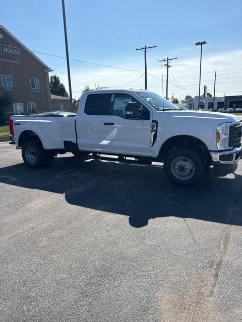 new 2024 Ford F-350 car, priced at $51,795