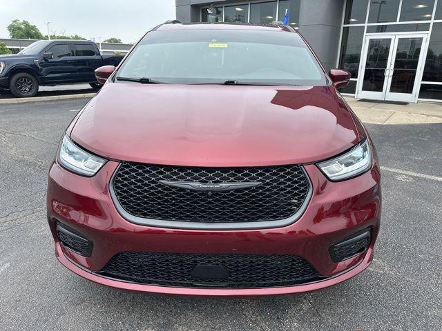 used 2022 Chrysler Pacifica car, priced at $37,995