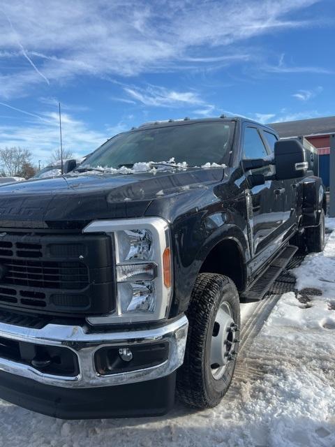 new 2024 Ford F-350 car, priced at $65,420