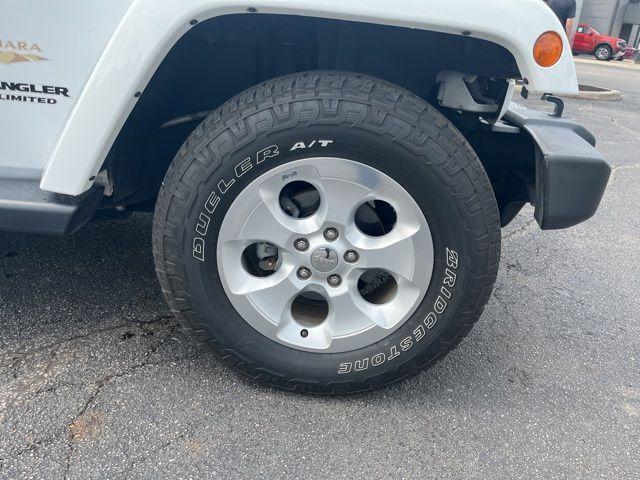 used 2015 Jeep Wrangler Unlimited car, priced at $17,562