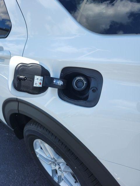new 2025 Ford Explorer car, priced at $38,704