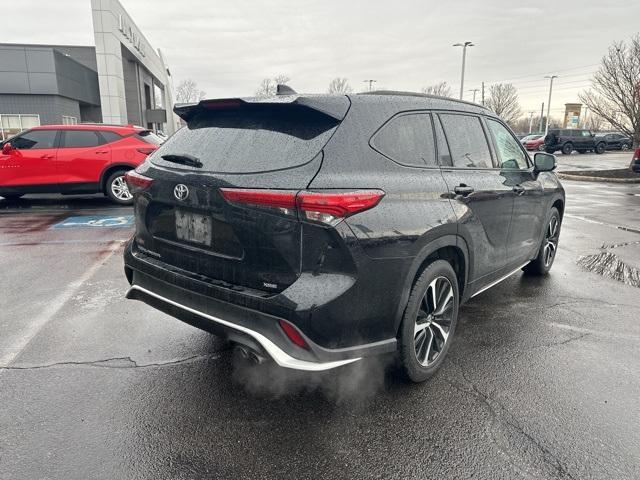 used 2021 Toyota Highlander car, priced at $31,000