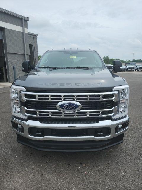 new 2025 Ford F-250 car, priced at $61,300