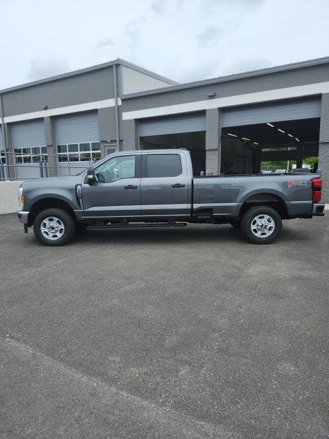 new 2025 Ford F-250 car, priced at $61,300