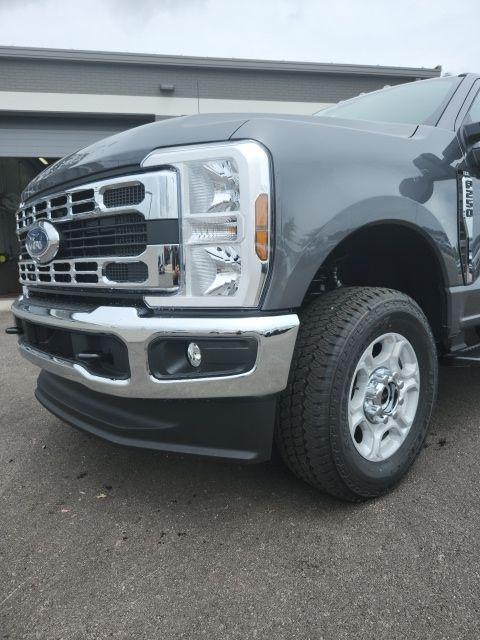 new 2025 Ford F-250 car, priced at $61,300