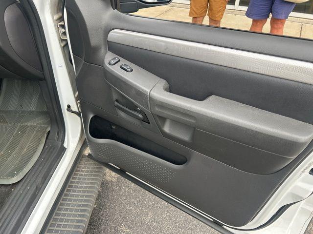 used 2004 Mercury Mountaineer car, priced at $4,995