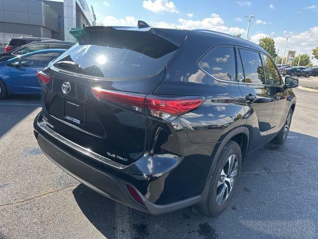 used 2021 Toyota Highlander car, priced at $26,173
