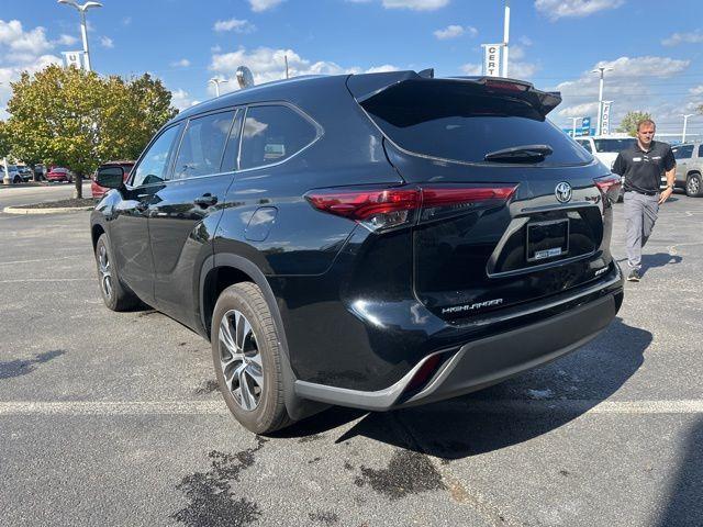 used 2021 Toyota Highlander car, priced at $26,173
