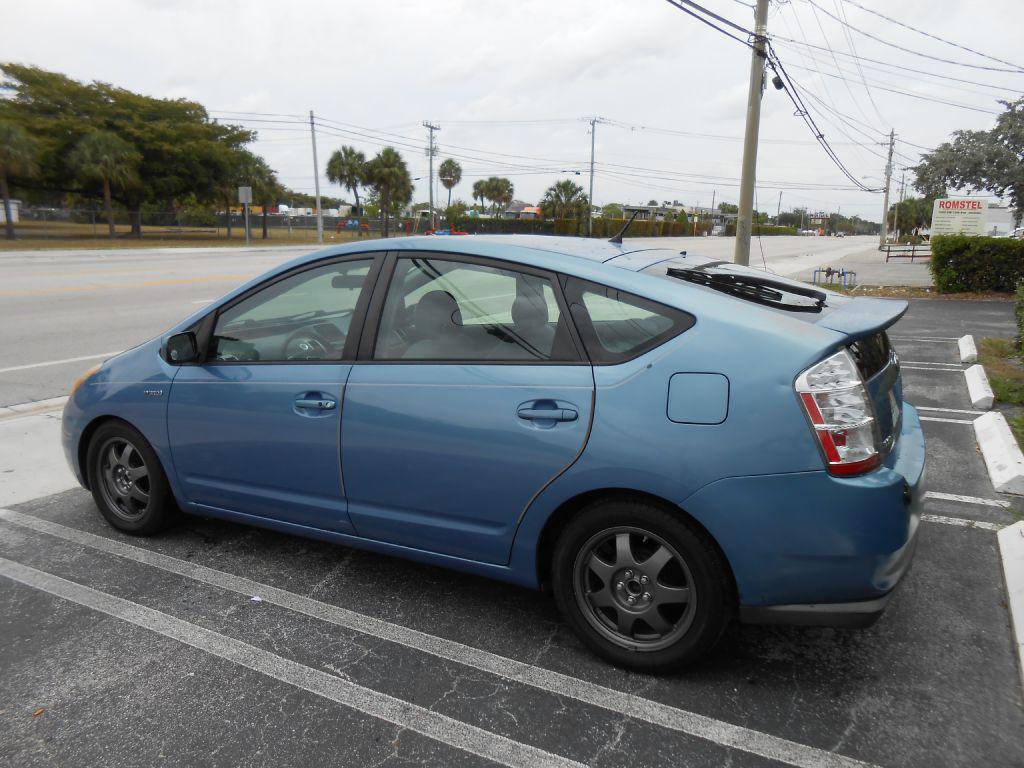 used 2007 Toyota Prius car, priced at $3,996