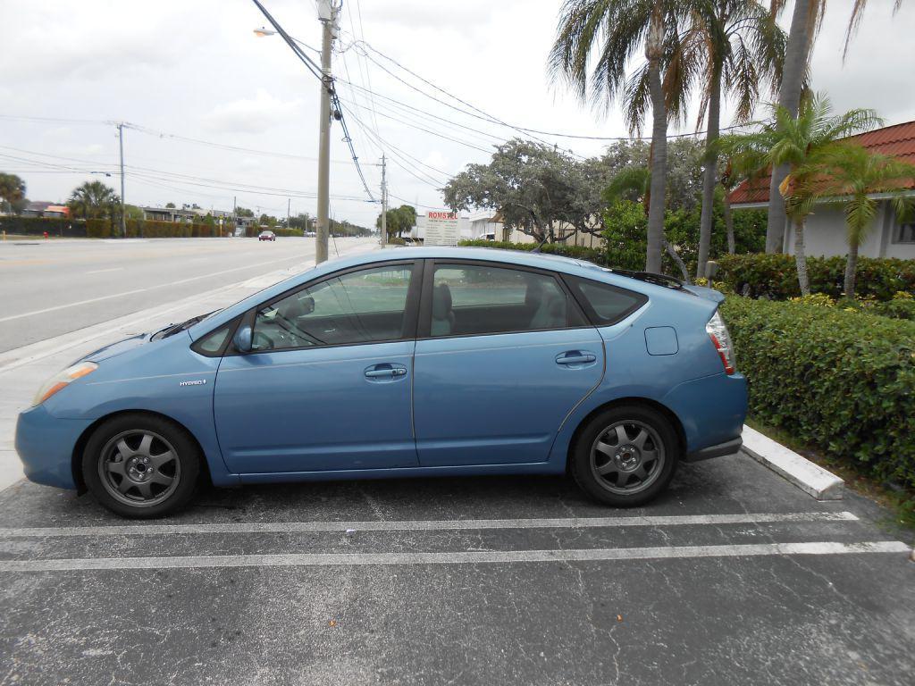 used 2007 Toyota Prius car, priced at $3,996