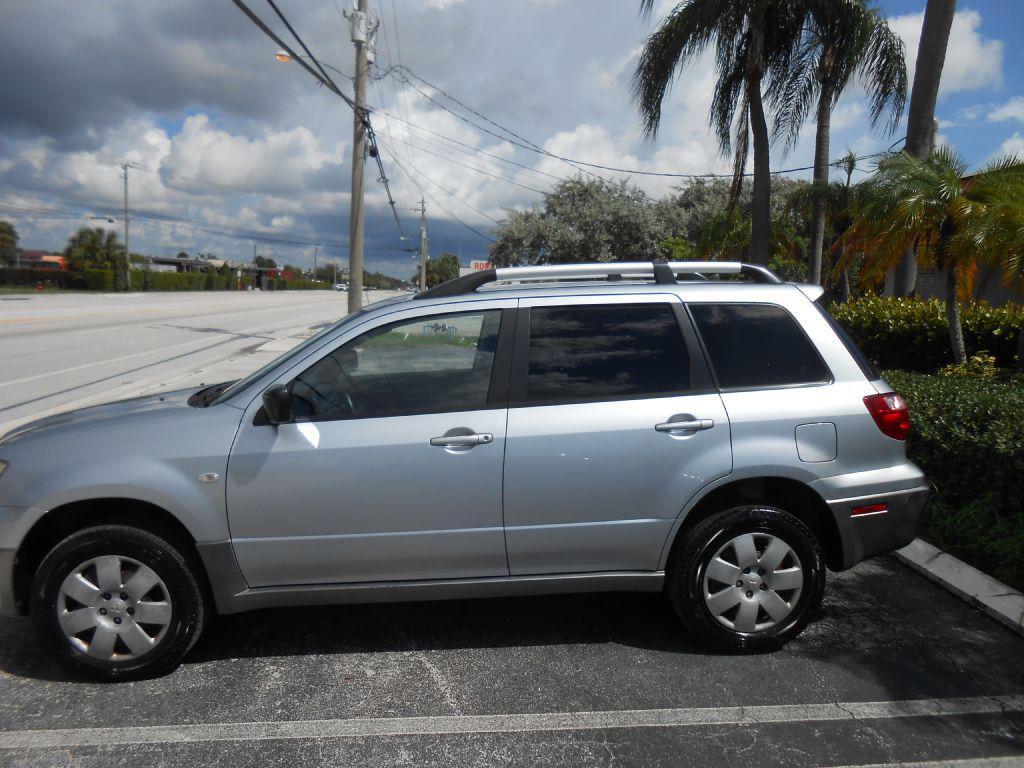 used 2006 Mitsubishi Outlander car, priced at $5,476