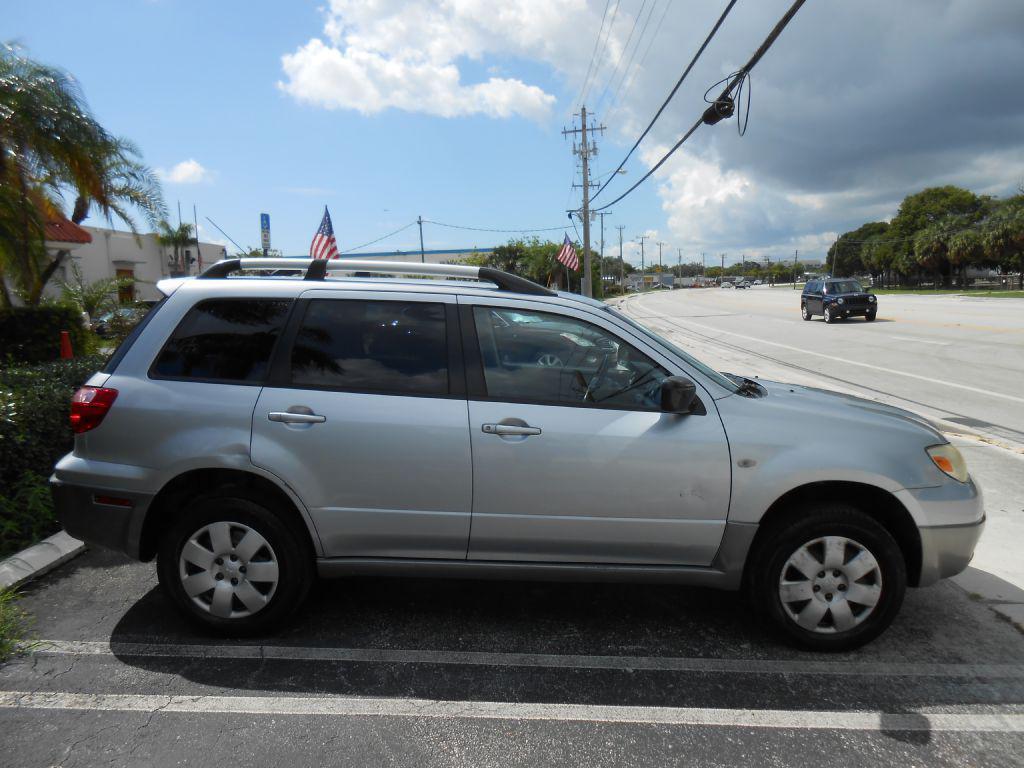 used 2006 Mitsubishi Outlander car, priced at $5,476