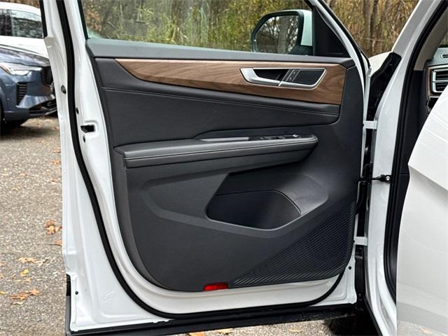 new 2026 Volkswagen Atlas car, priced at $43,916