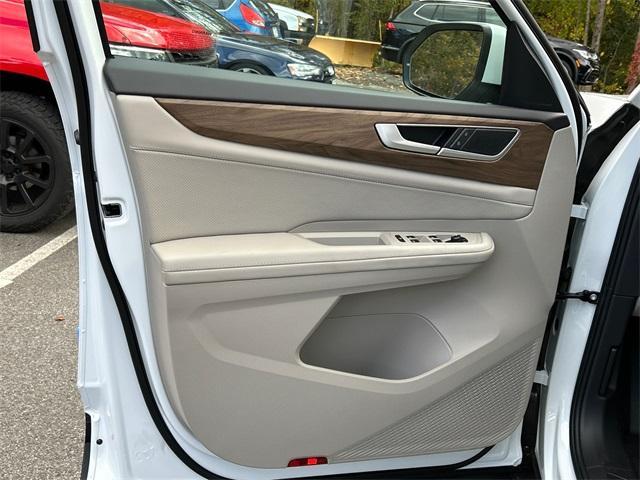 new 2026 Volkswagen Atlas car, priced at $43,916