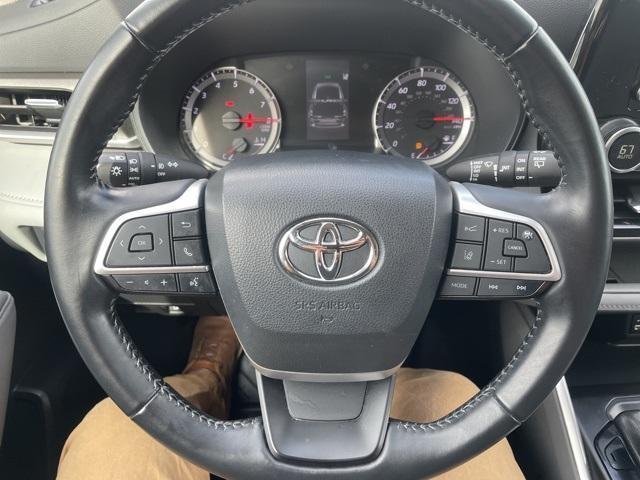 used 2022 Toyota Highlander car, priced at $29,799