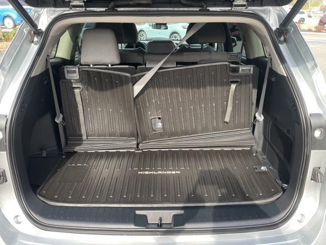used 2022 Toyota Highlander car, priced at $29,799