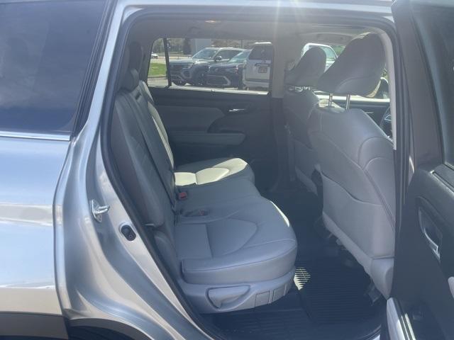 used 2022 Toyota Highlander car, priced at $36,359