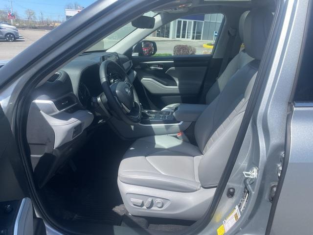 used 2022 Toyota Highlander car, priced at $36,359