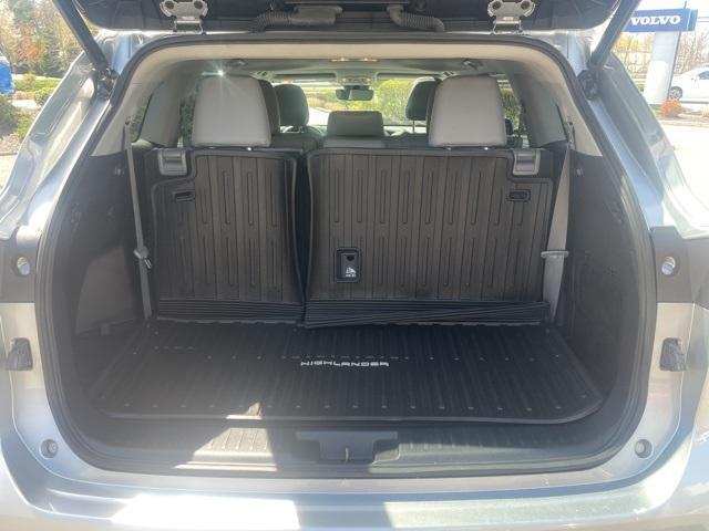 used 2022 Toyota Highlander car, priced at $36,359
