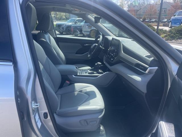 used 2022 Toyota Highlander car, priced at $36,359