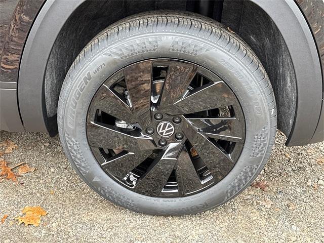 new 2026 Volkswagen Atlas Cross Sport car, priced at $48,977