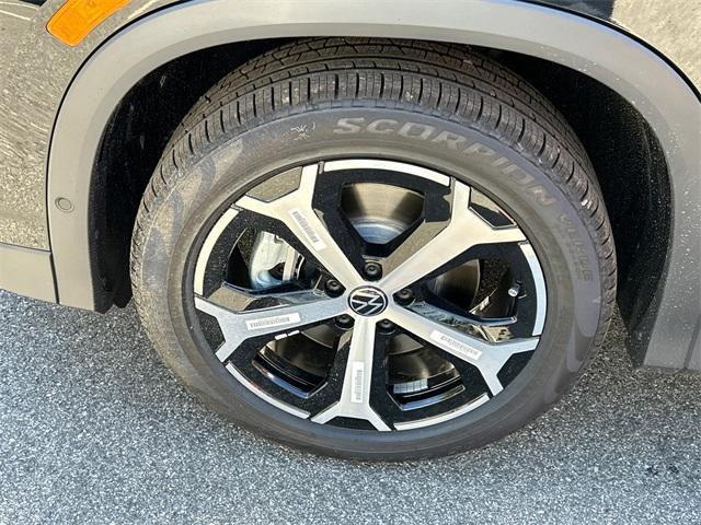 new 2025 Volkswagen Tiguan car, priced at $37,946