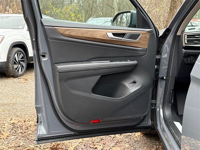 new 2026 Volkswagen Atlas car, priced at $51,081