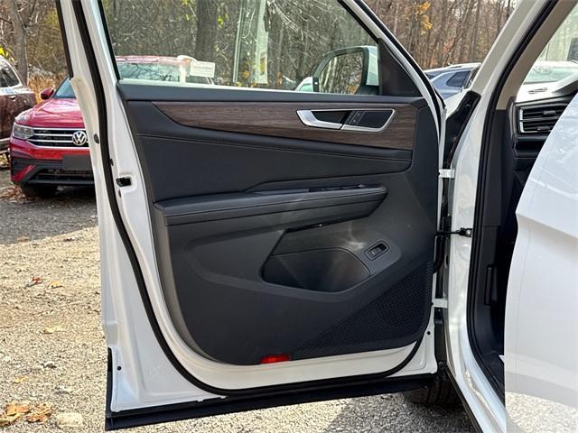 new 2026 Volkswagen Atlas car, priced at $53,078