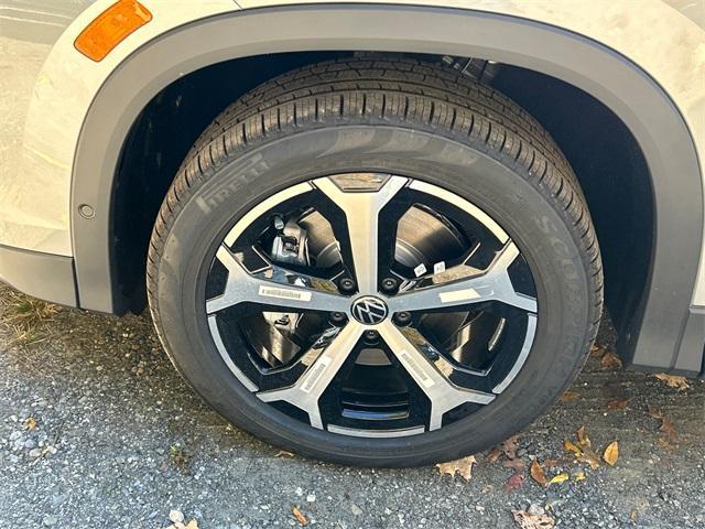new 2025 Volkswagen Tiguan car, priced at $36,782